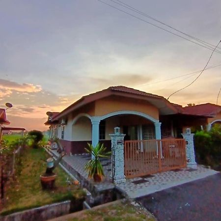 Ebnur Homestay Arau Exteriér fotografie