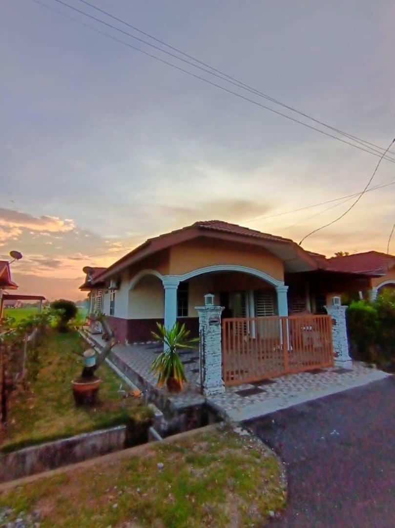 Ebnur Homestay Arau Exteriér fotografie